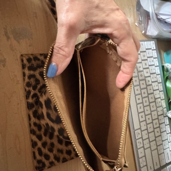 Jen & Co. Leopard  Zipper Wristlet/Wallet/Clutch w/ Removable Strap - Picture 4 of 4